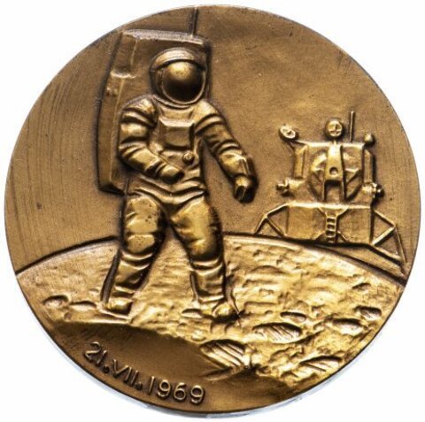 Настольная медаль Первый человек на луне Н . Армстронг