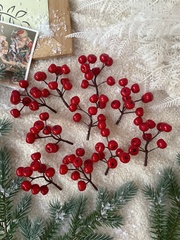 Ягоды красные искусственные, на ветке 9 ягод 13 мм., набор 10 шт.