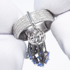 Кольцо с подвеской кисточкой из белого золота 585 пробы с бриллиантами и танзанитами