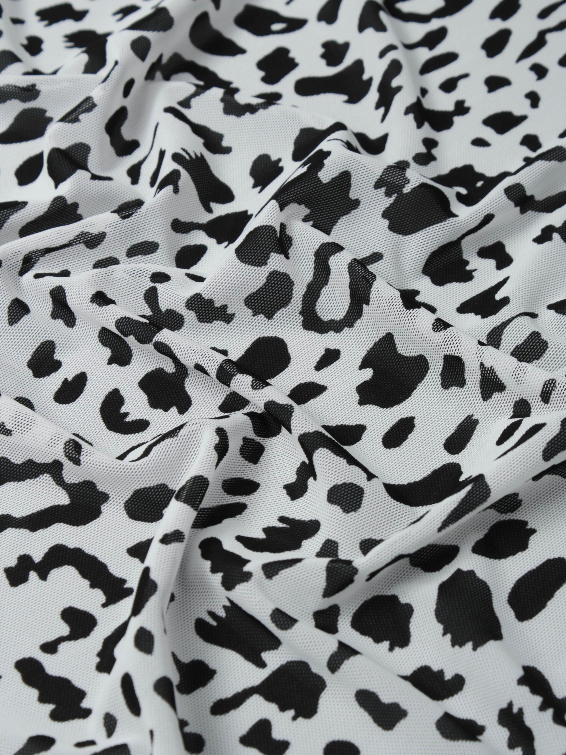 Сетка эластичная белая с черным принтом барс метражом