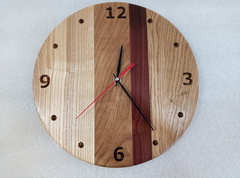 Часы из комбинации пород дерева