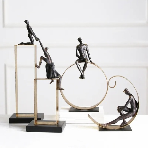 Статуэтка Man On Round Shelf Decoration B