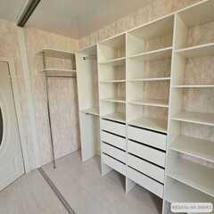 Гардеробная система с дверками-купе