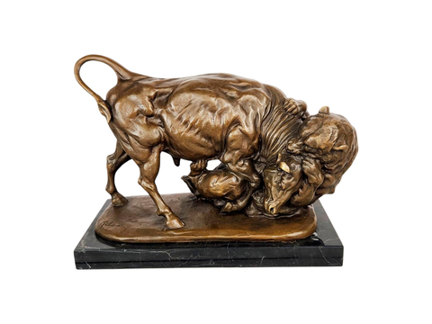 Бронзовая статуэтка Бык и медведь