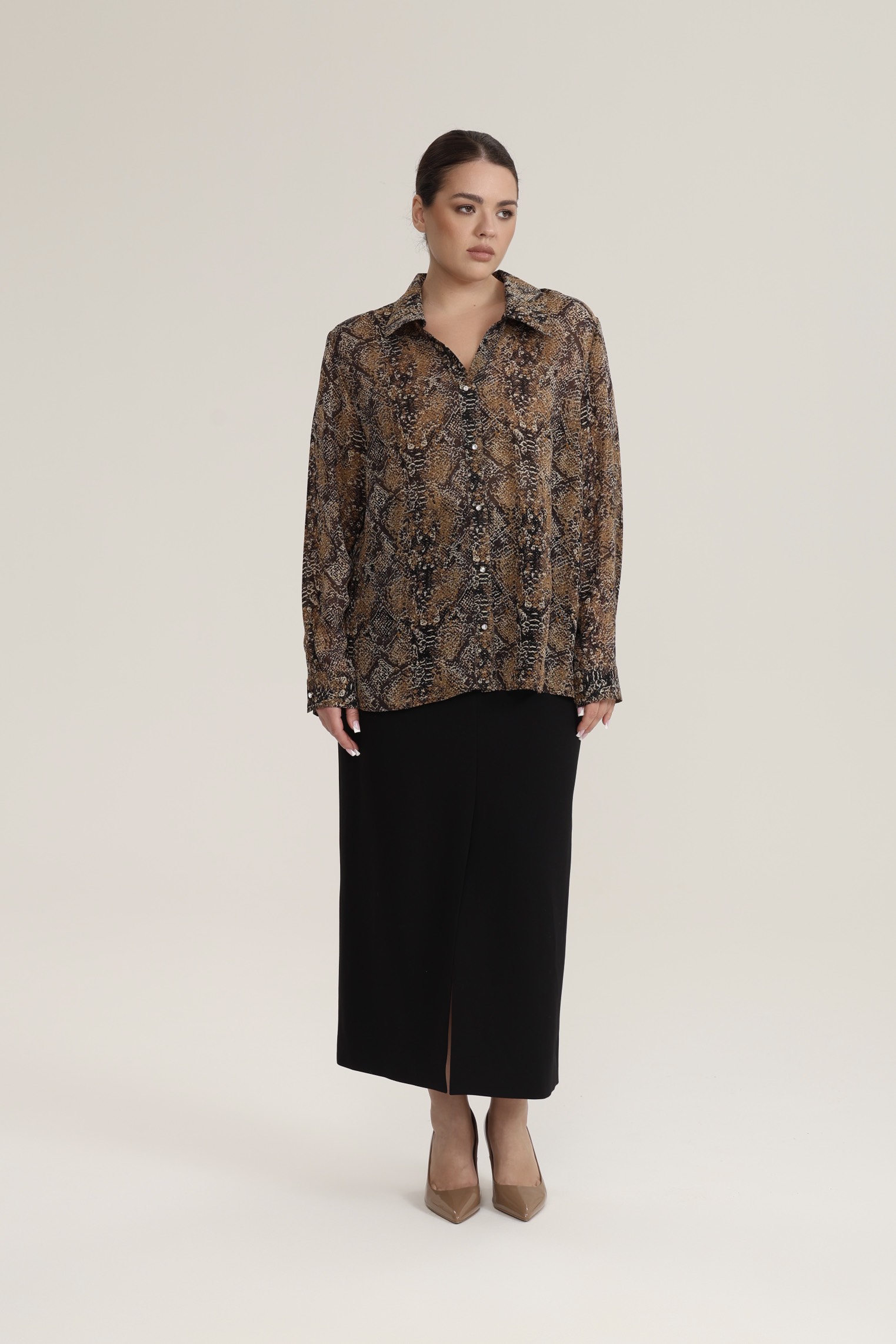 Блузка с отложным воротником из вискозы, принт питон