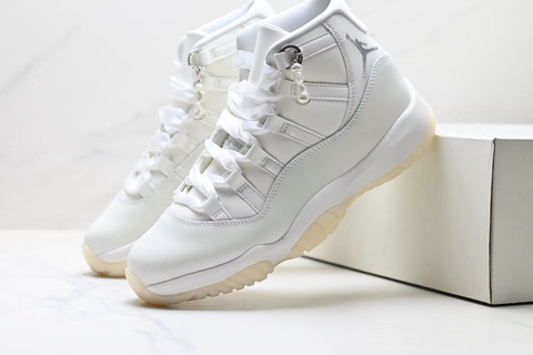 Air Jordan 11 'Pearl' 