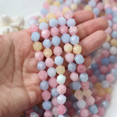 Тонированный кварц, микс, граненые бусины, 9 мм, нить, К083