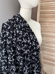 Вискоза штапель Белые цветы на черном