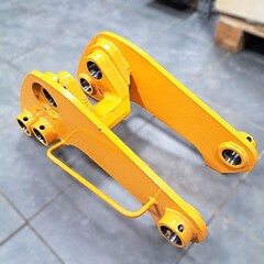 Трапеция задней стрелы ковша (бумеранг) | 335/05602, 125/79900 | Spare Parts