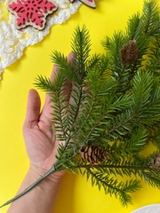 Еловая ветка с шишками искусственная, декор зимний, рождественский, 1 ветка, 36 см