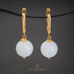 Позолоченные серьги c белым нефритом. Д 12мм