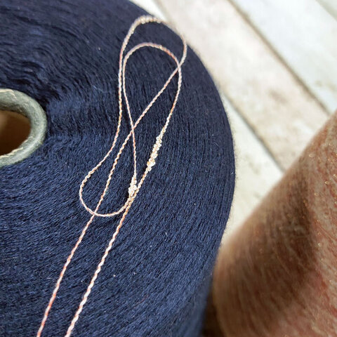 Хлопок фасонный PIN-UP STARS 1100 красно-белый с золотом