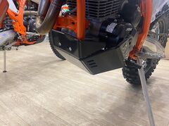 Пластиковая защита KTZ для мотоцикла XGZ K26 PR300 (4T ZS175FMM, б.вал) 2024