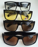 Очки с пластиковой оправой классической формы