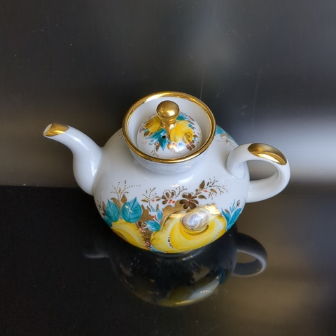Чайник заварочный миниатюрный ЛФЗ, фарфор, 10.7 см, роспись цветы, позолота, винтаж СССР 1970-е гг