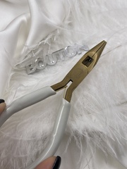 Плоскогубцы золотистые с белыми ручками