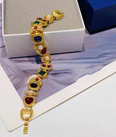 35045-braslet-cepochka-caramel-s-cvetnymi-vstavkami