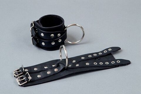 Чёрные кожаные наручники 