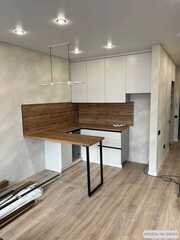 Кухня с барной стойкой