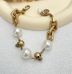 320-braslet-lux-iz-latuni-s-zhemchugom-i-cherepami-v-stile-alexander-mcqueen