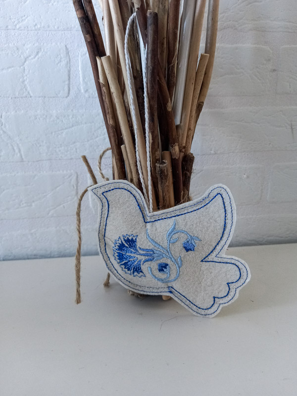 Голубок-василек. Подвеска из фетра NYF-261129-Midi