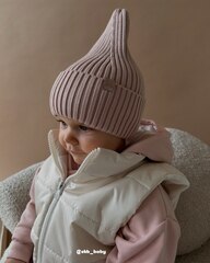 Мягкая вязаная шапочка
