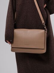 Сумка кожаная на плечо бежевая
