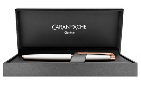 Ручка перьевая Caran d'Ache Leman Slim White Lacquer Rose Gold F (4791.991)