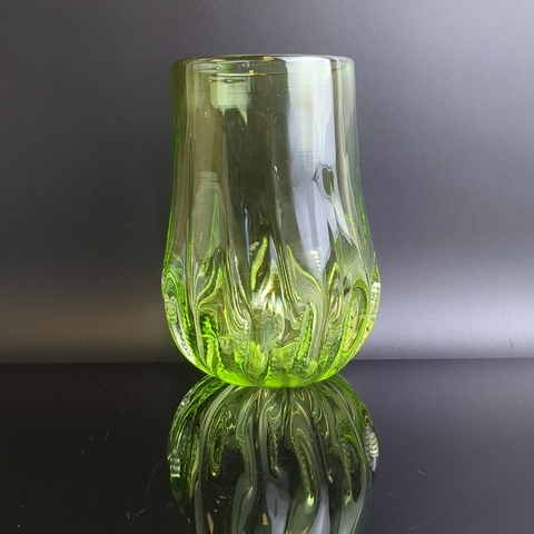 Ваза "Бочонок" стекло салатового цвета, автор форма В.И. Мухина, гутная техника, ЛЗХС, СССР 1960-1980 гг