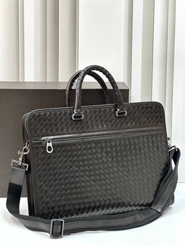Кожаный портфель Bottega Veneta Intrecciato 40 с плечевым ремнем