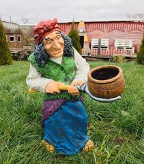 Фигурка Баба Яга с горшком (полистоун)