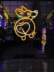Неоновая вывеска "Корги"