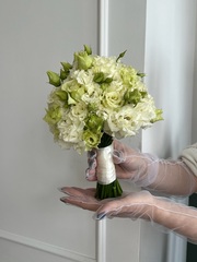 Свадебный букет из лизиантуса