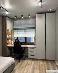 Рабочая зона у окна по индивидуальному проекту