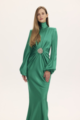 Платье с закрытым декольте и драпировкой