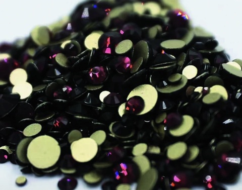 Стеклянные стразы  (размер микс) 1140шт, цвет баклажан