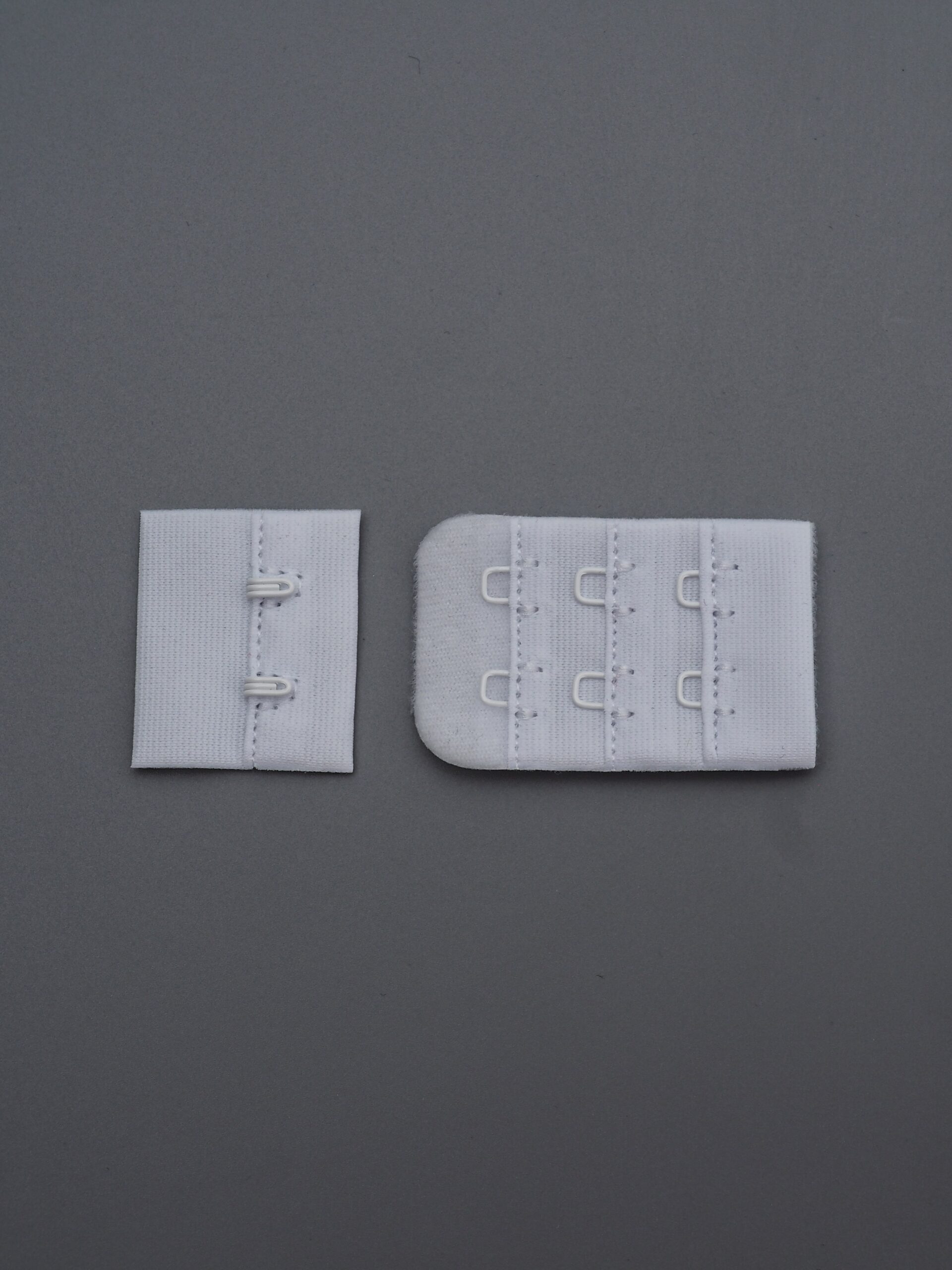 Застежка для бюстгальтера кипельно-белая с крючками 2х3