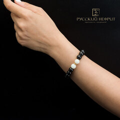 Браслет из нефрита. Диаметр бусин 10мм.