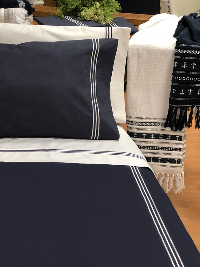 Santorini light/medium quilt / single blue navy