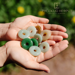 Диск Би большой с бусиной. Буромский нефрит.