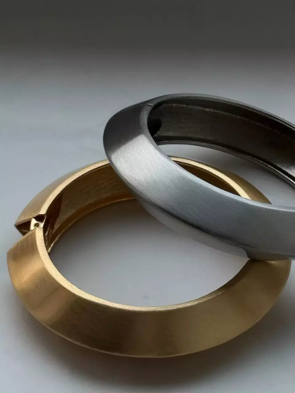 Браслет под золото матовый