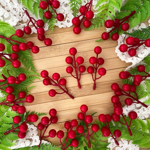 Ягоды красные искусственные, на ветке 5 -7 ягод 10-14 мм, набор 20 шт.