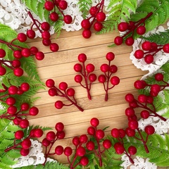 Ягоды красные искусственные, на ветке 5 -7 ягод 10-14 мм, набор 20 шт.