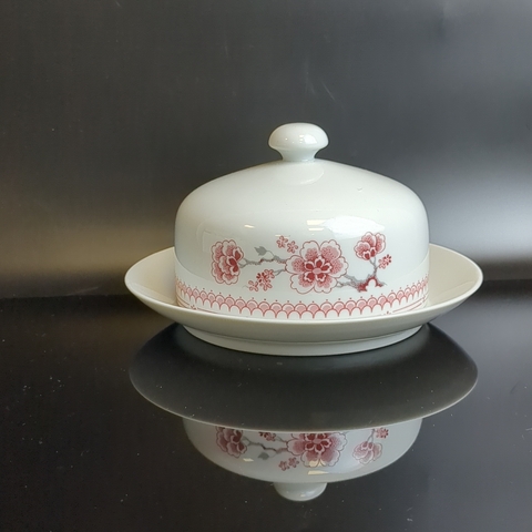 Маслёнка фарфоровая с крышкой, цветочный декор, винтаж времён СССР 1970-1990 гг