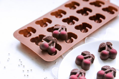 Силиконовая форма для шоколада Вишенки 15 ячеек