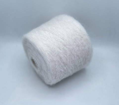Lanificio del Olivo (пр.Италия),art-Lilas 200м/100гр,43% Кид-мохер, 43% Сверхтонкая альпака, 14% Полиамид, цвет-Молочный,арт.32547
