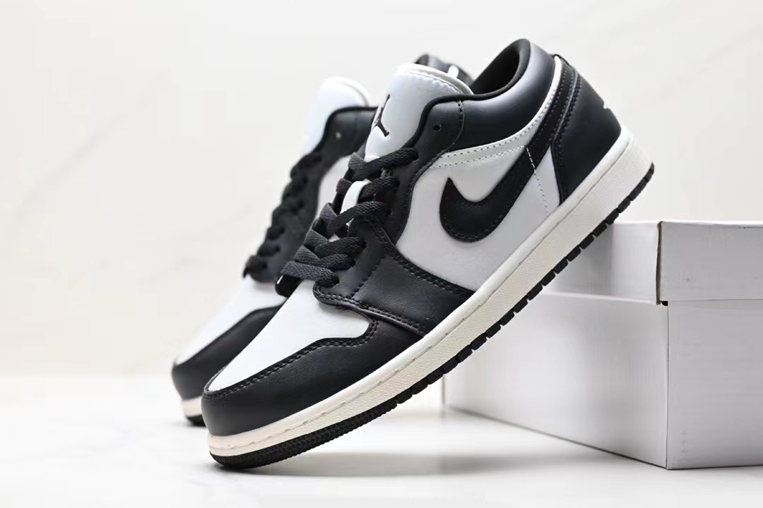 Air Jordan 1 Low Panda