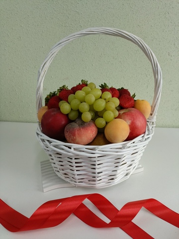 Корзина с фруктами