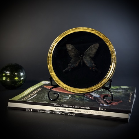 Композиция в рамке на подставке