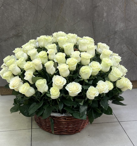 ვარდები კალათაში